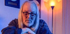 “Paguei milhões de dólares para tirar Axl Rose da minha vida”, diz Alan Niven, ex-empresário do Guns N’ Roses